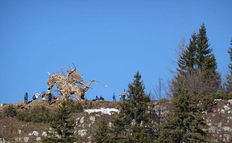panchina gigante sul M.Ekar e drago alato di Vaia